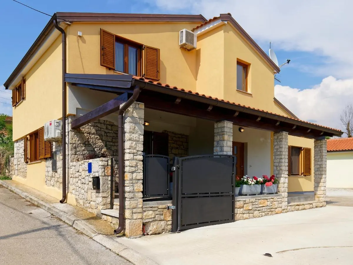 Apartment Larissa By Rent Istria Višnjan