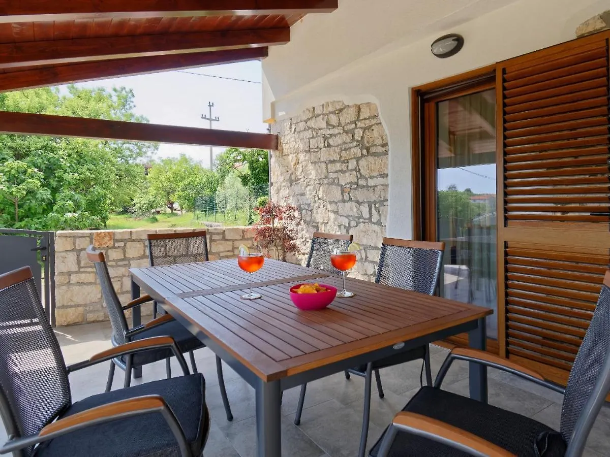 Apartment Larissa By Rent Istria Višnjan